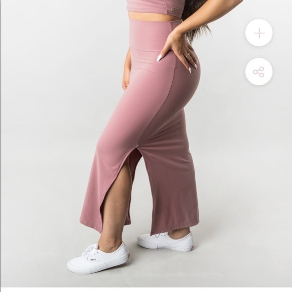 Buffbunny girl boss skirt